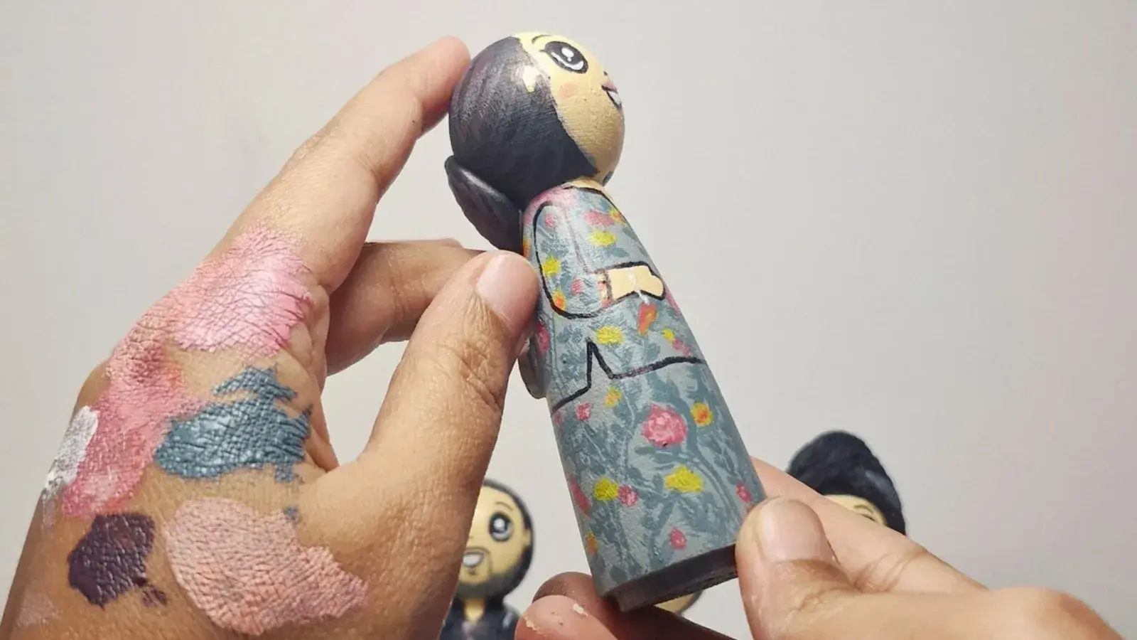 Wooden Peg Dolls vs. 3D & Acrylic Miniatures: Which Personalised Keepsake Lasts?